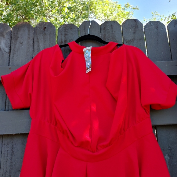 NWT Boohoo Red Formal Cold Shoulder Dress Size 28 - Picture 6 of 15